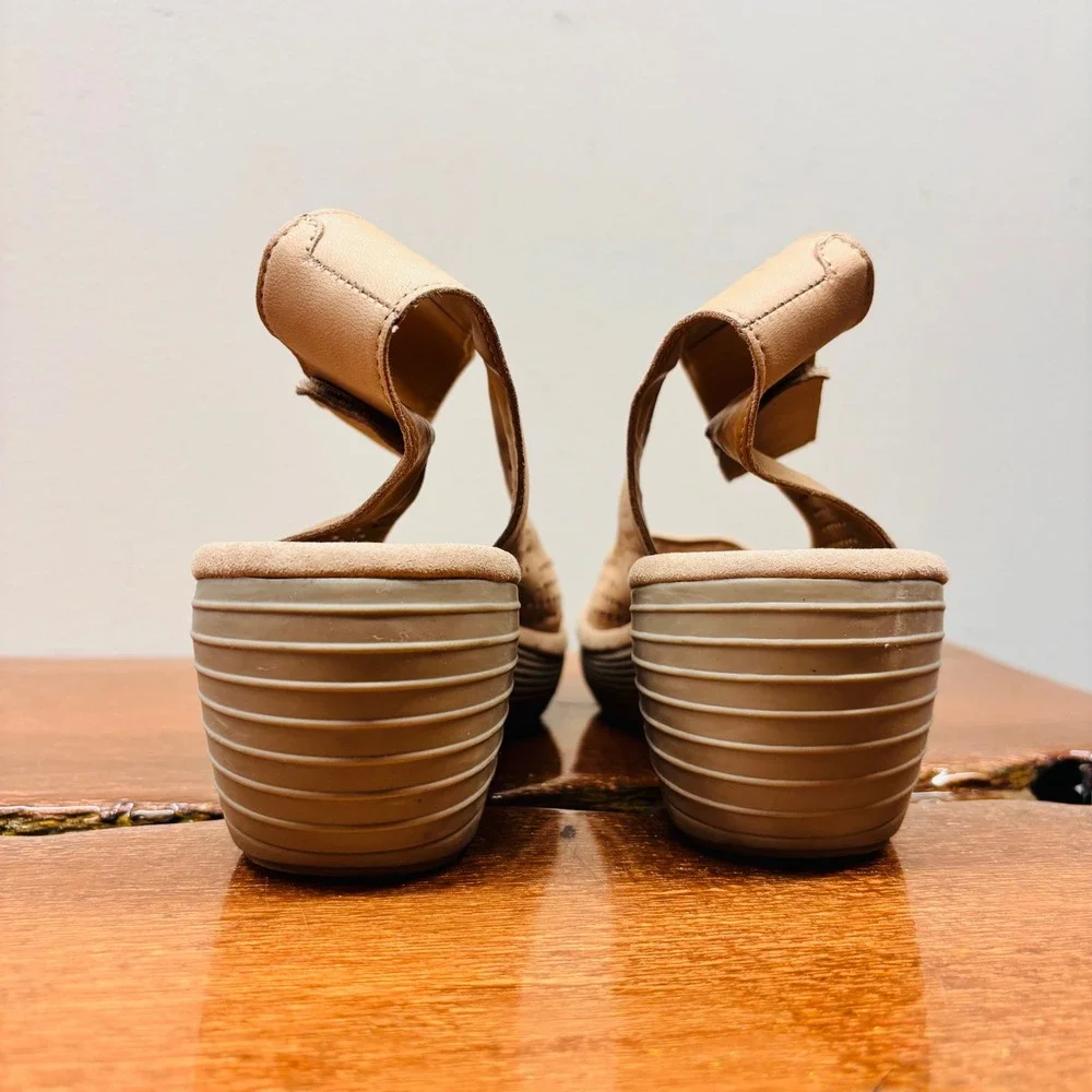 Clarks Collection Women Tan Perforated Leather Wedge Sandals Ankle Strap Size 10